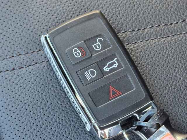 New 2025 Land Rover Range Rover Velar Dynamic SE image 47