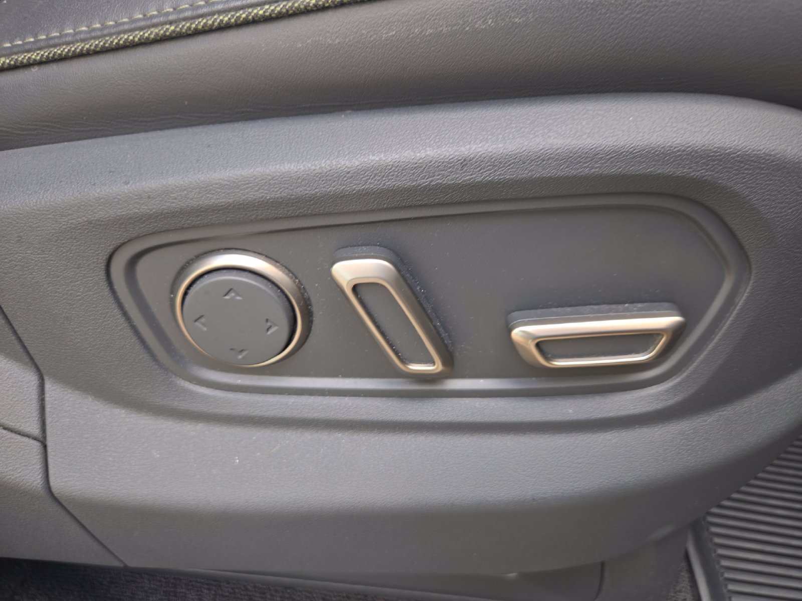 Used 2023 Rivian R1S Adventure Quad AWD/4WD image 24