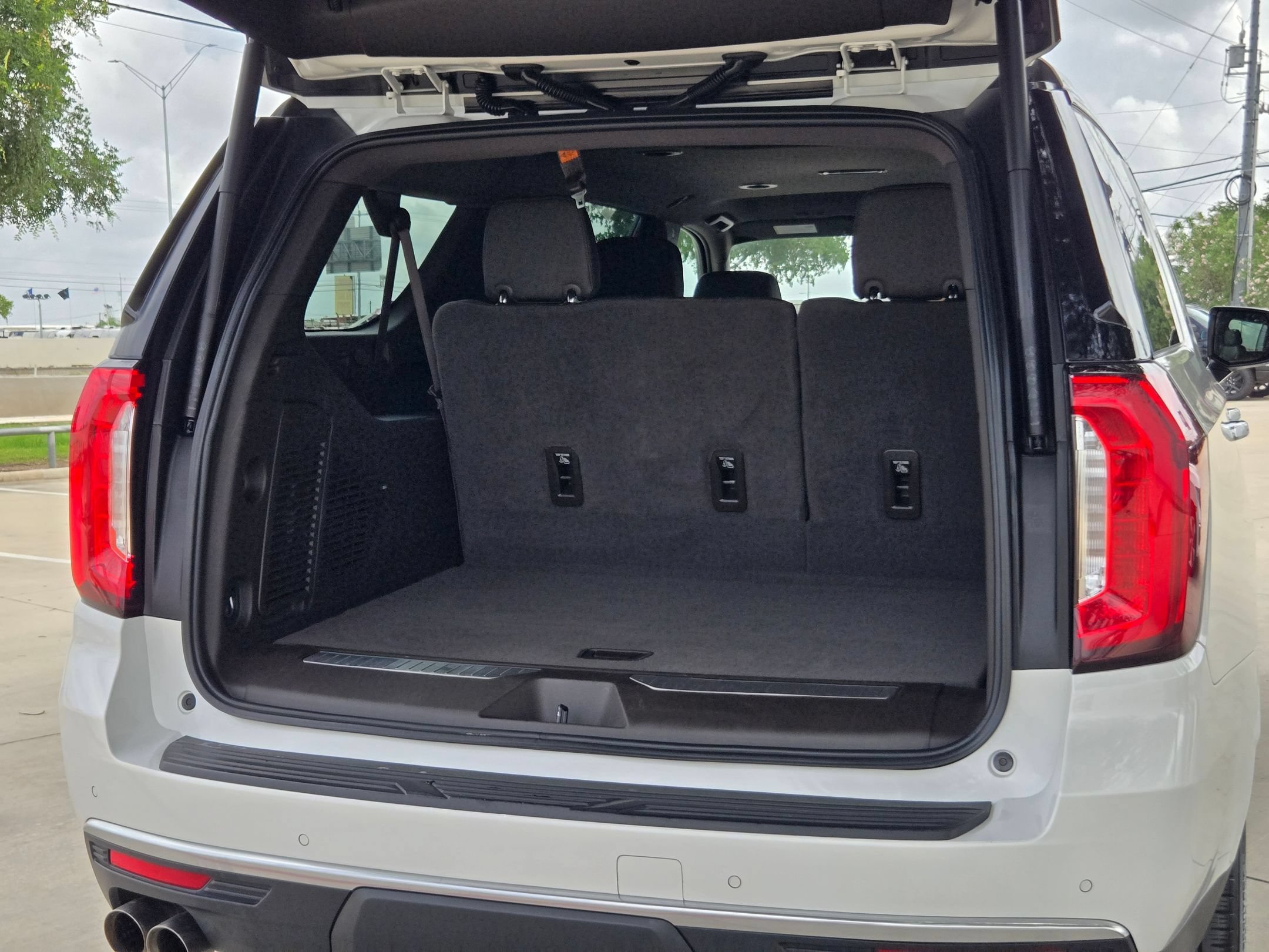 Used 2022 GMC Yukon XL Denali AWD/4WD image 27