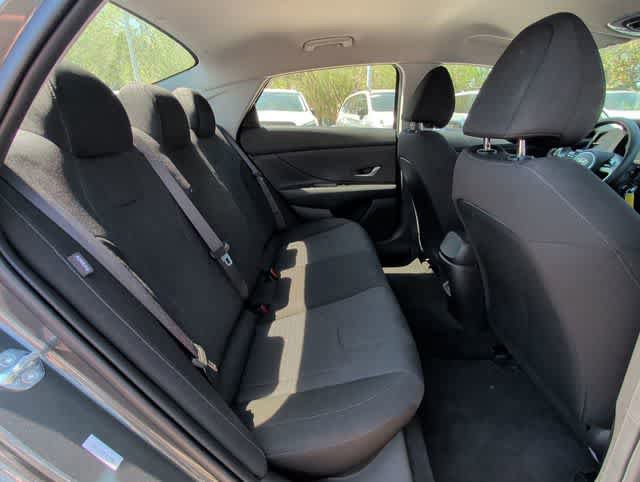 Used 2025 Hyundai Elantra SE FWD image 16