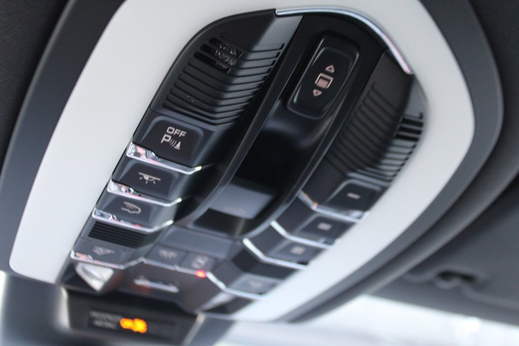 Used 2025 Porsche Macan image 35