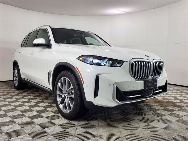 Used 2025 BMW X5 xDrive40i w/ Parking Assistance Package AWD/4WD image 2