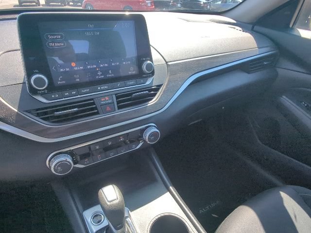 Used 2025 Nissan Altima 2.5 SV FWD image 16
