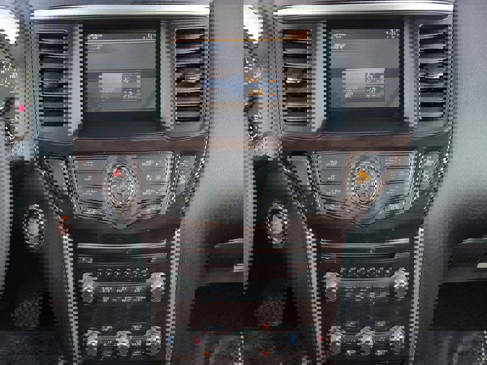 Used 2016 Nissan Pathfinder SL image 28