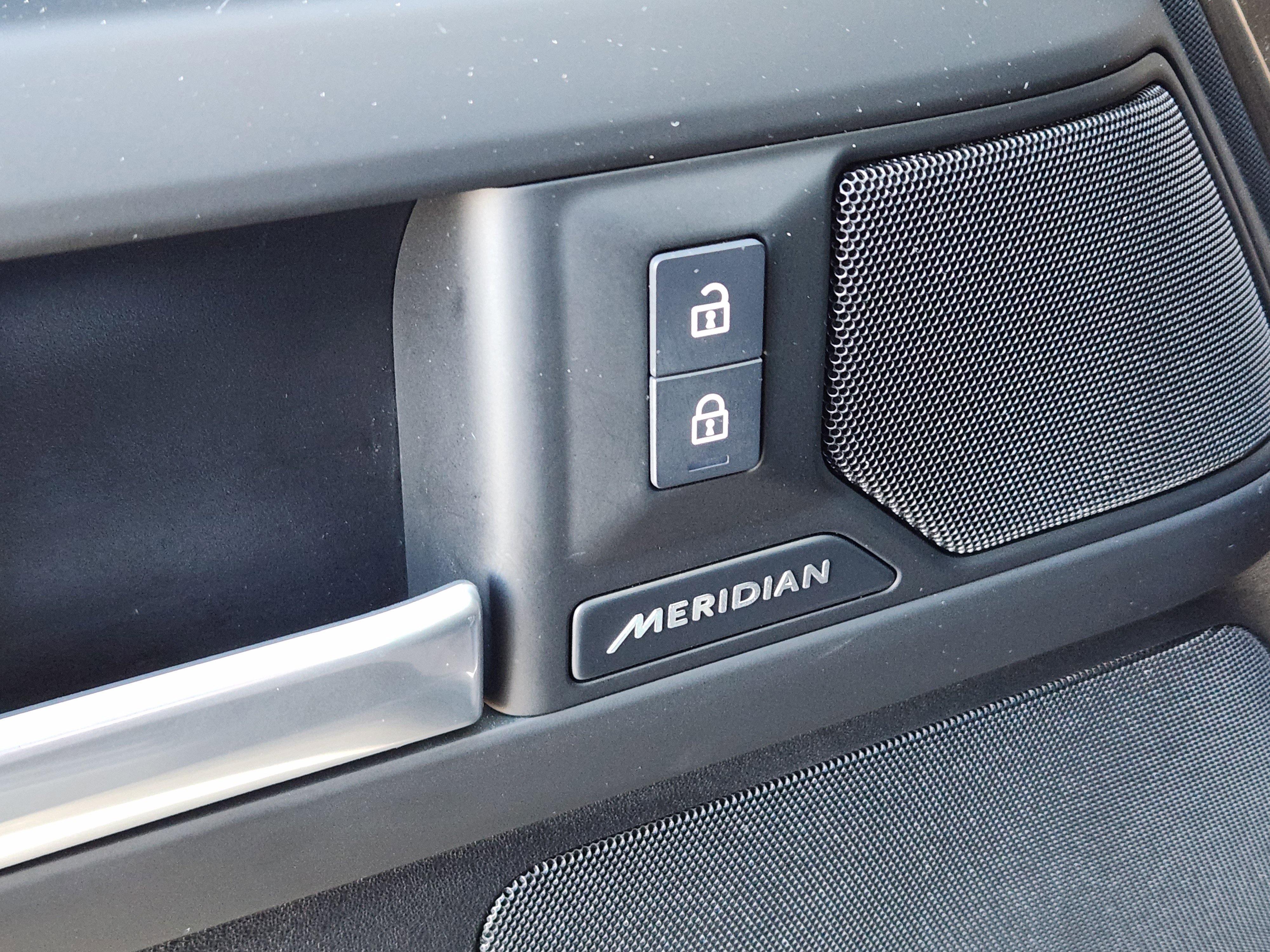 Certified 2025 Land Rover Defender 90 S image 24