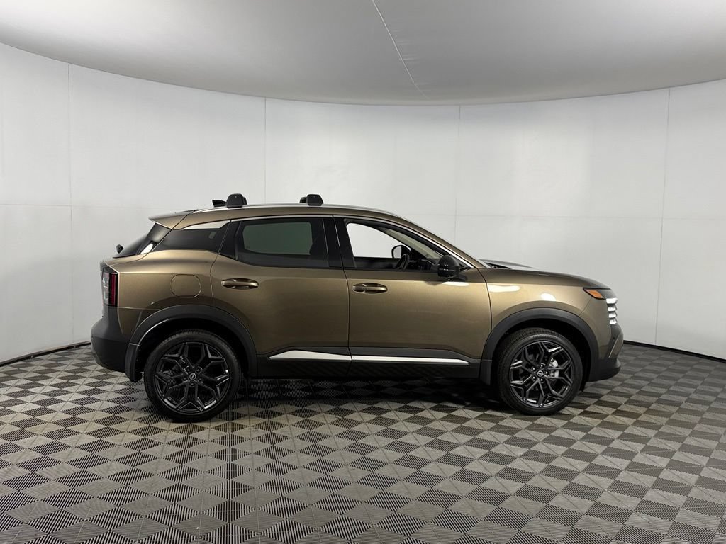 Used 2026 Nissan Kicks SR w/ Cold Weather Package FWD image 5