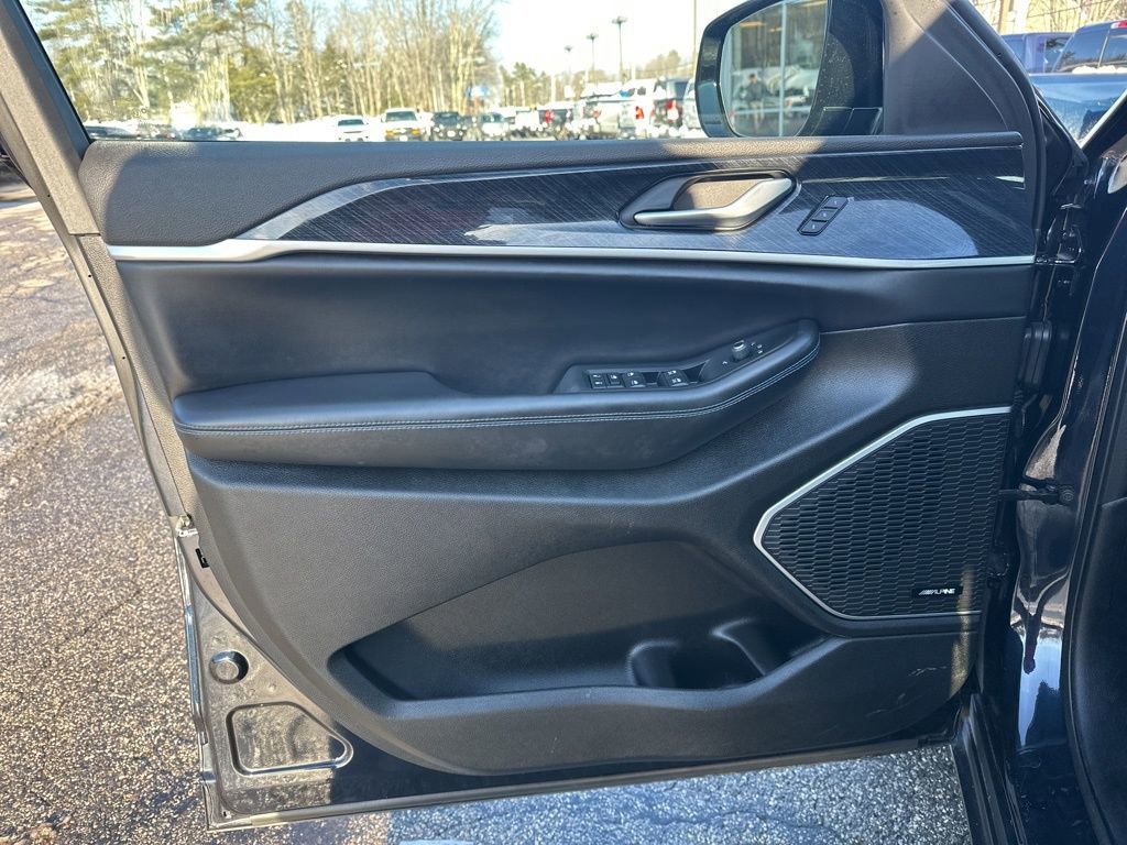 Used 2024 Jeep Grand Cherokee Trailhawk w/ Luxury Tech Group III image 15