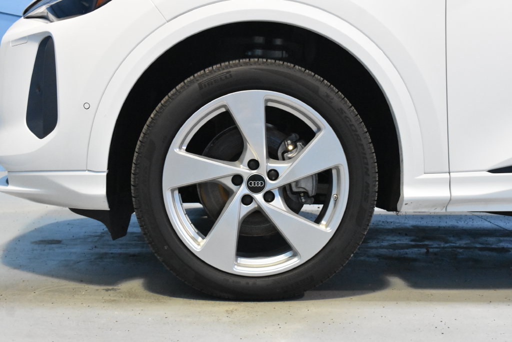 Certified 2025 Audi Q5 Premium Plus w/ Premium Plus AWD/4WD image 22