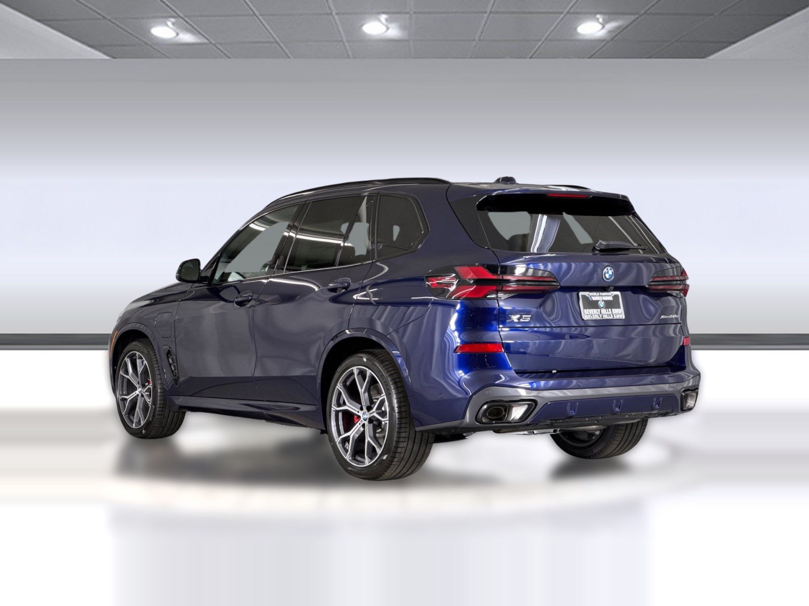 New 2026 BMW X5 xDrive50e w/ M Sport Package AWD/4WD image 3