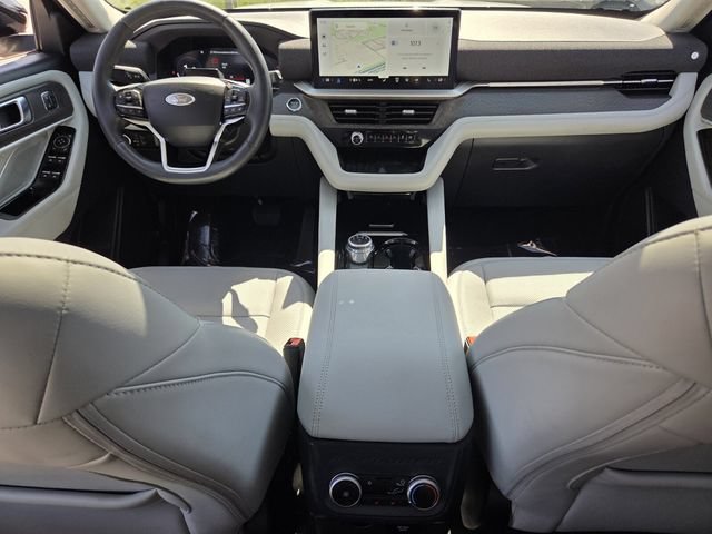 Used 2025 Ford Explorer Platinum w/ Ultimate Package RWD image 16