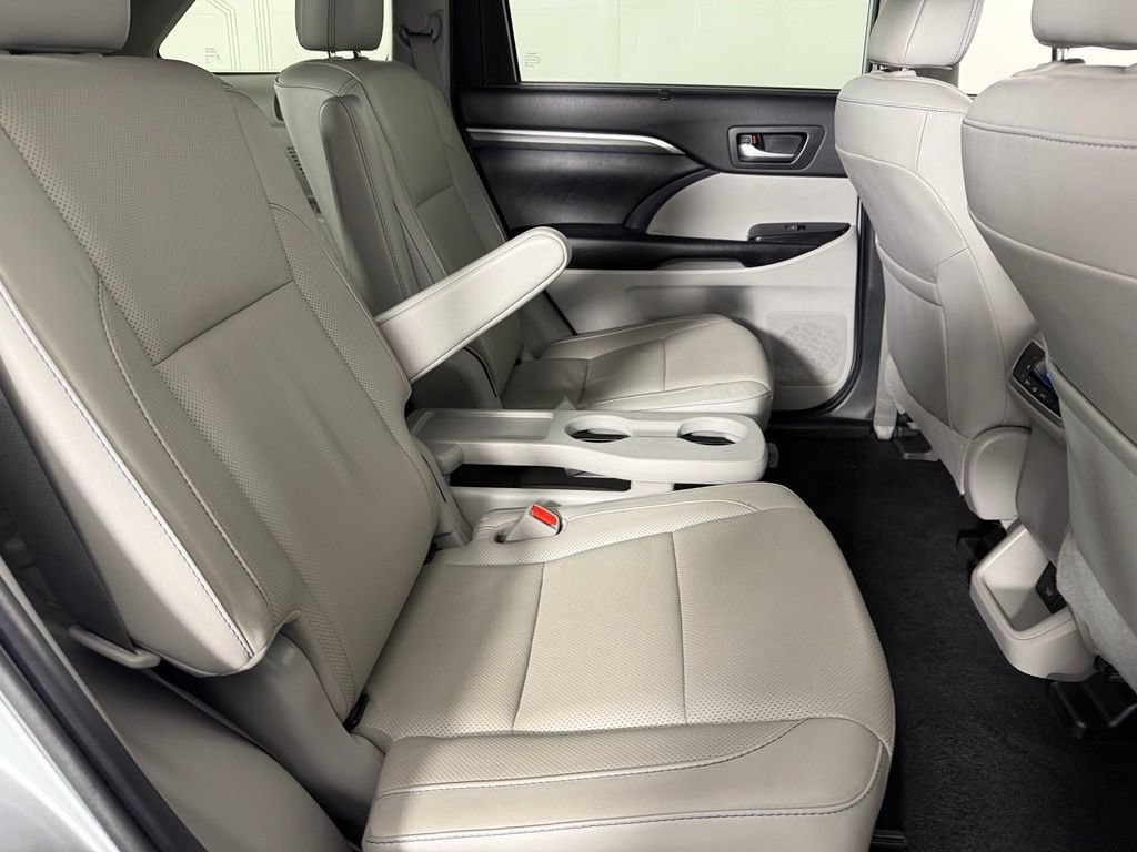 Used 2019 Toyota Highlander Limited FWD image 32
