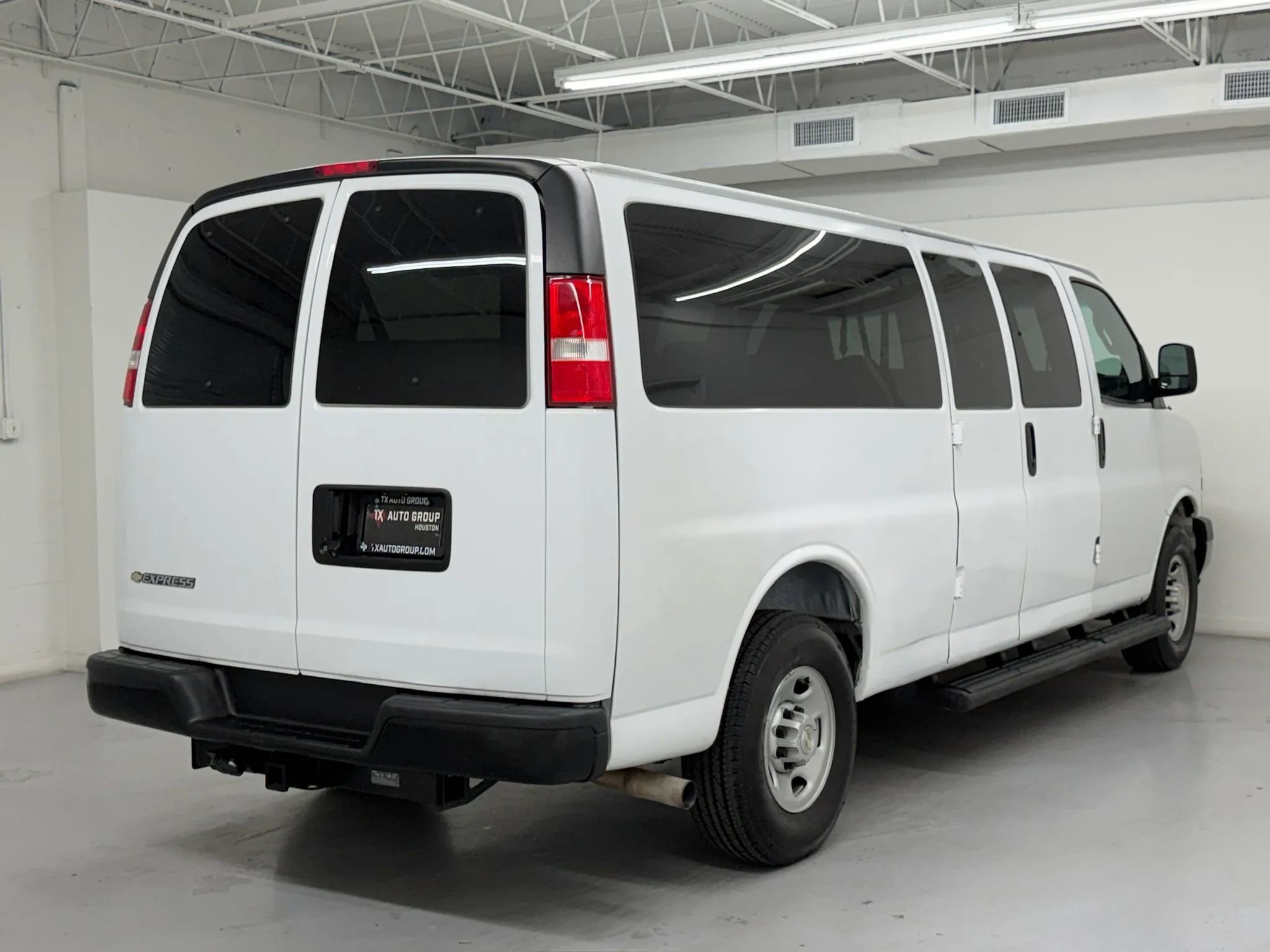 Used 2023 Chevrolet Express 3500 LS RWD image 4
