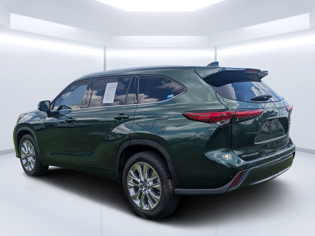Used 2023 Toyota Highlander Limited FWD image 5