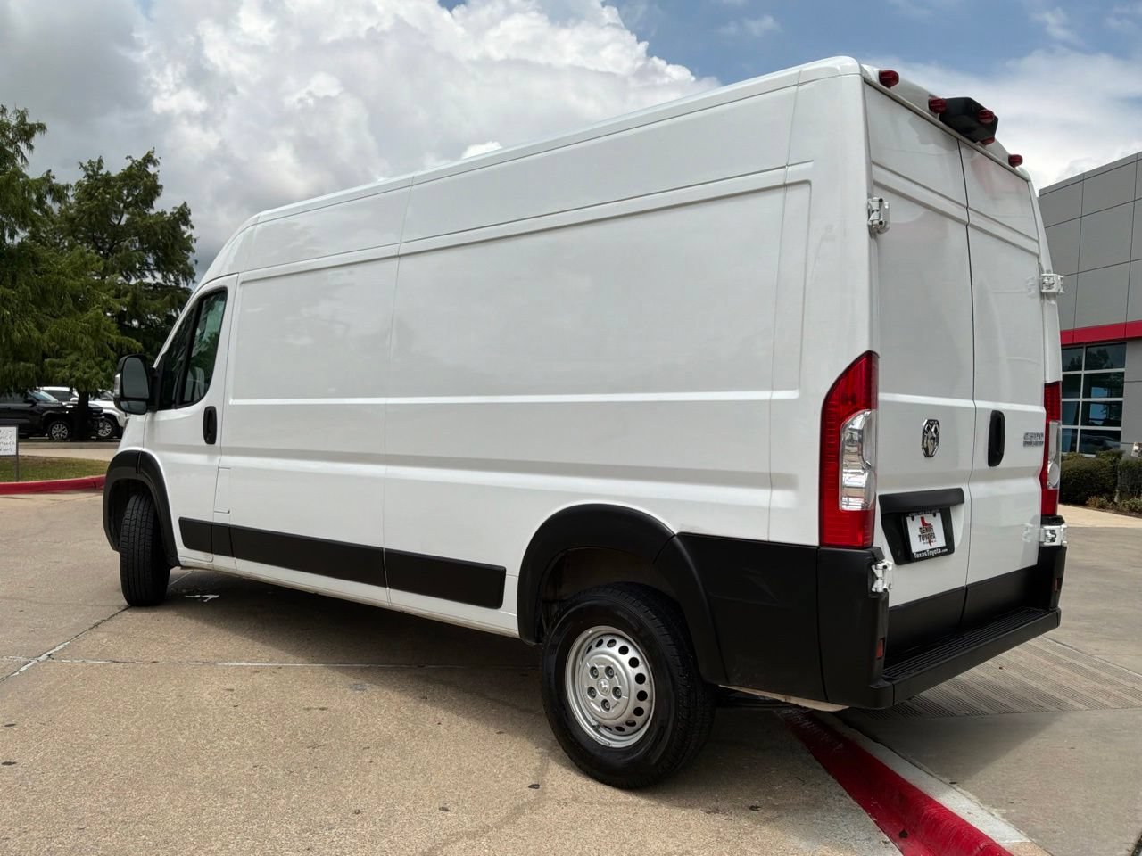 Used 2026 RAM ProMaster 2500 w/ Convenience Group FWD image 8