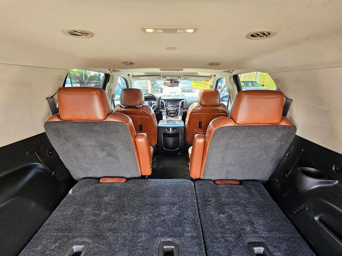 Used 2015 Cadillac Escalade Luxury image 42
