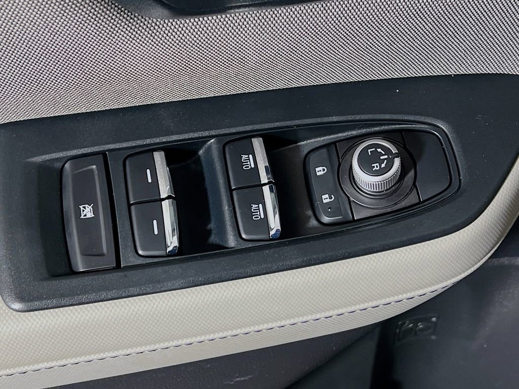 Used 2025 Subaru Forester Premium AWD/4WD image 16