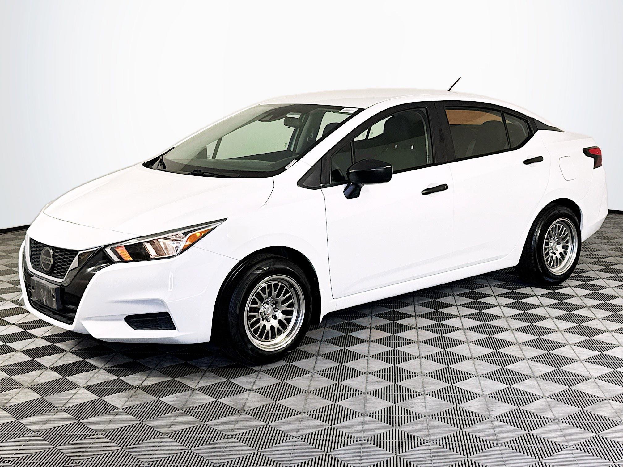 Used 2020 Nissan Versa S FWD image 4