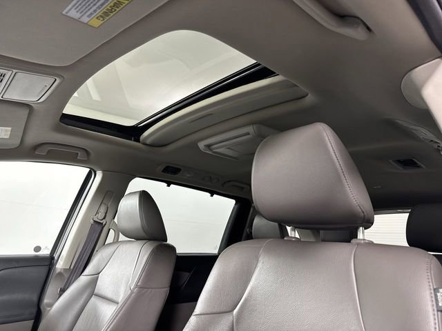 Used 2016 Honda Odyssey Touring Elite image 18