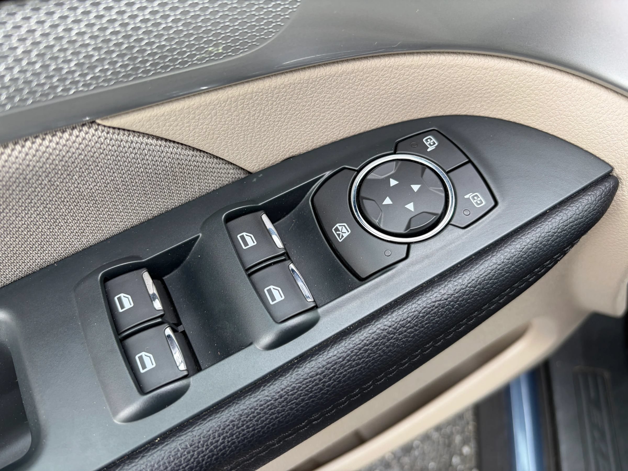 Used 2019 Ford Explorer 4WD w/ Class III Trailer Tow Package image 27