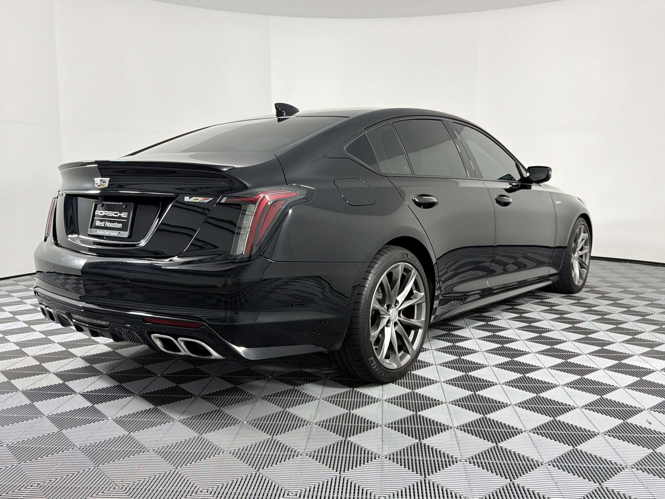 Used 2023 Cadillac CT5 V w/ Premium Package RWD image 9