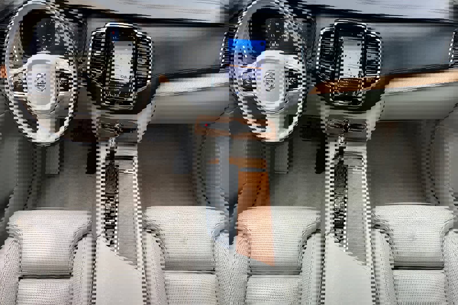 Used 2016 Volvo XC90 T6 Inscription w/ Vision Package image 4