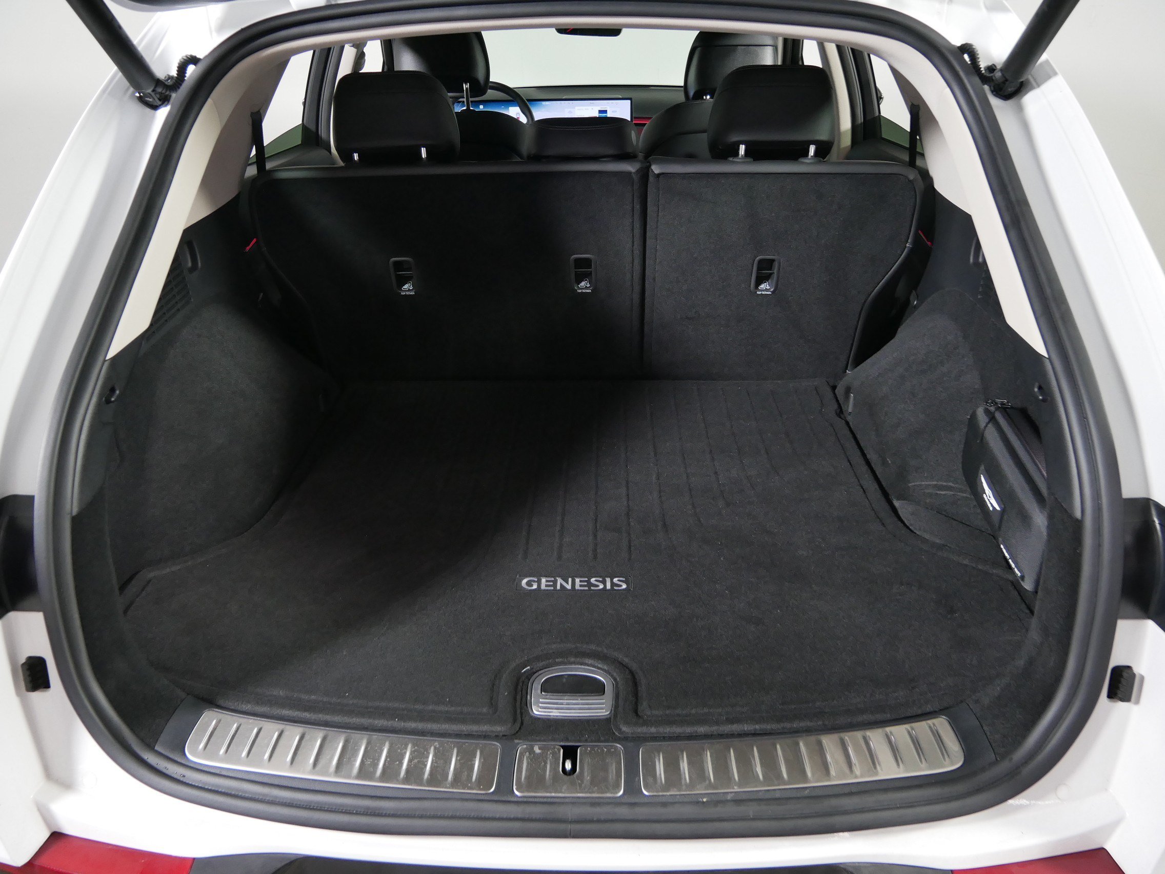 Certified 2026 Genesis GV70 2.5T Select AWD/4WD image 18