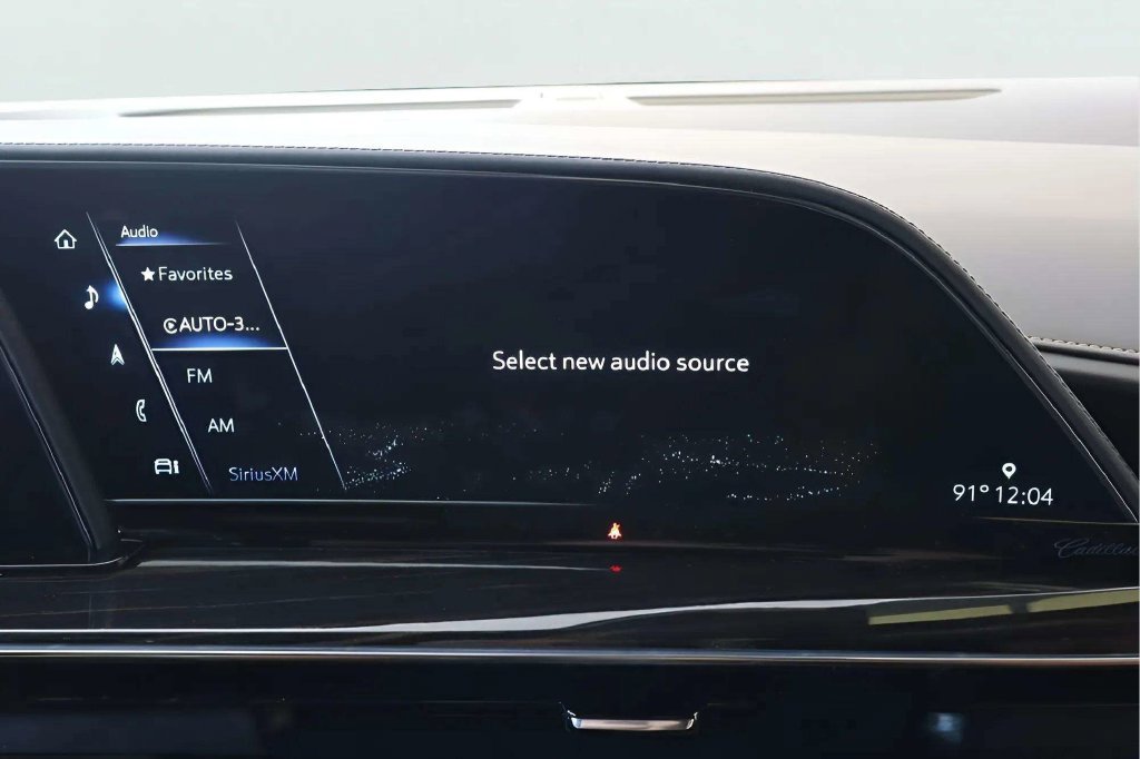 Used 2021 Cadillac Escalade Premium Luxury w/ Driver Assist Tech Package AWD/4WD image 18