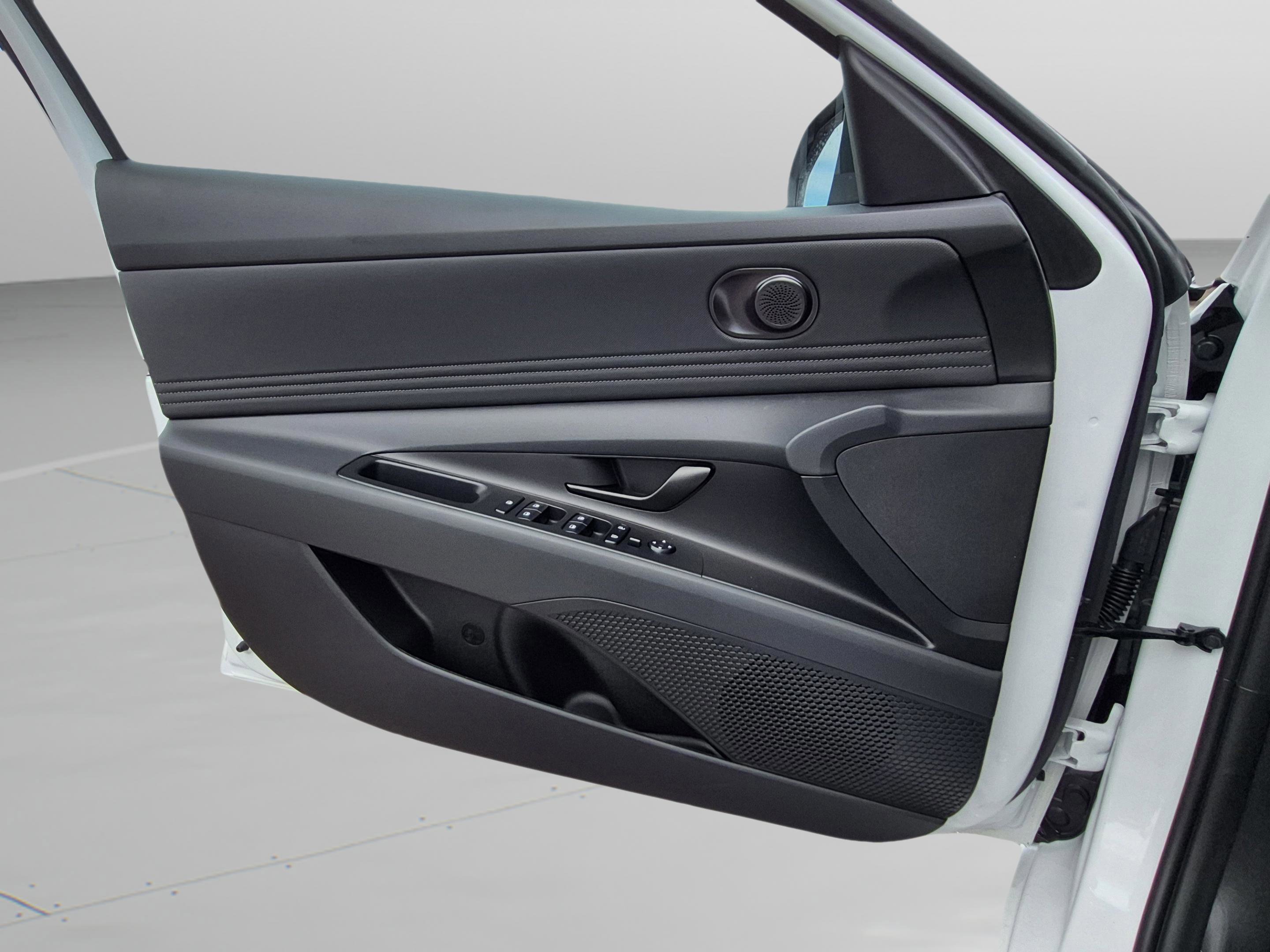 New 2026 Hyundai Elantra Sport FWD image 21