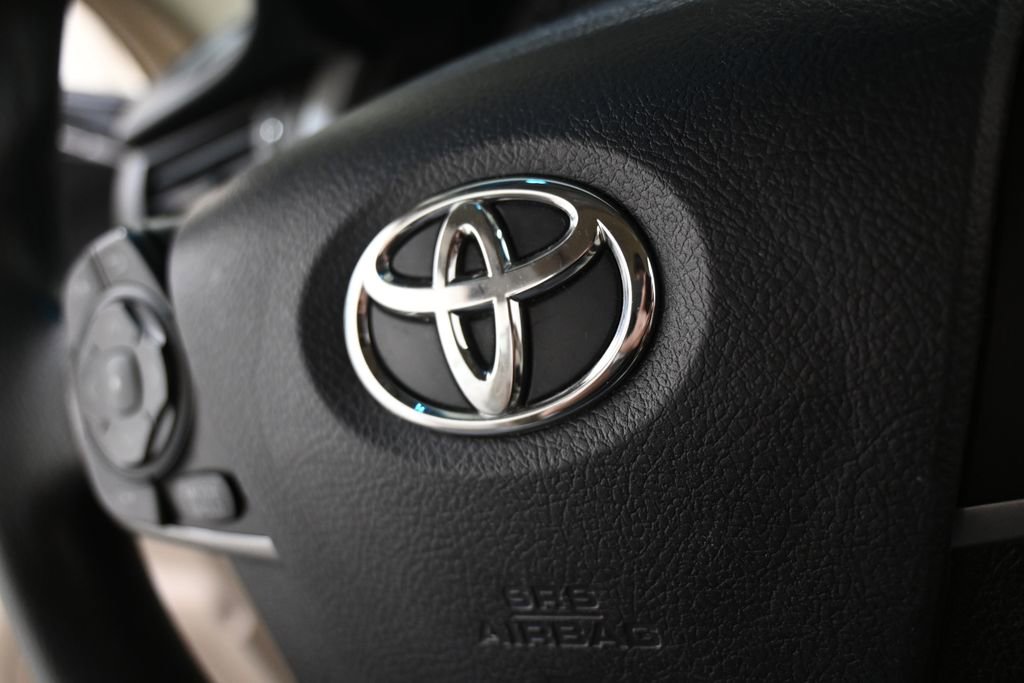 Used 2014 Toyota Camry LE FWD image 32