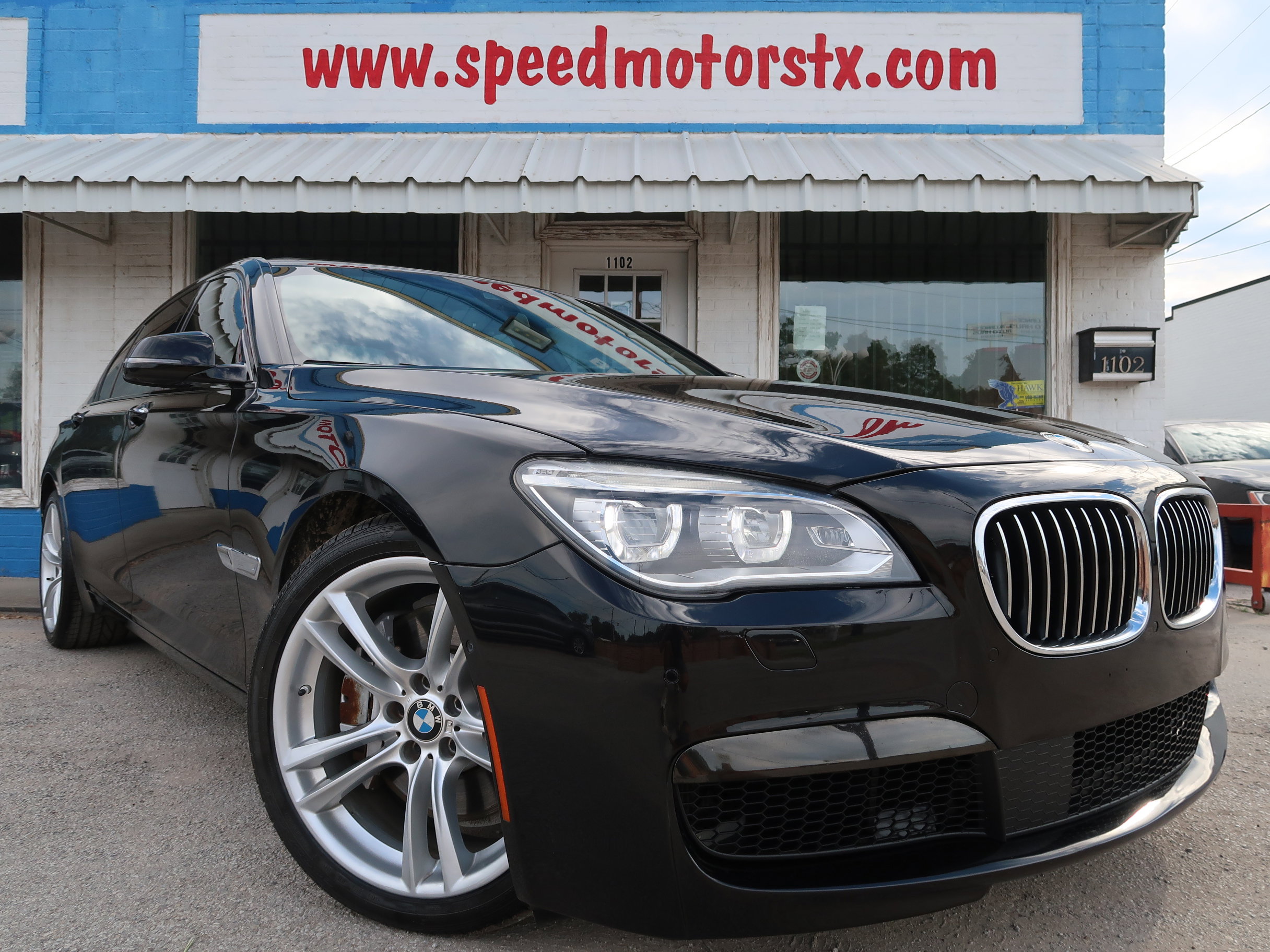Used 2015 BMW 750Li image 2