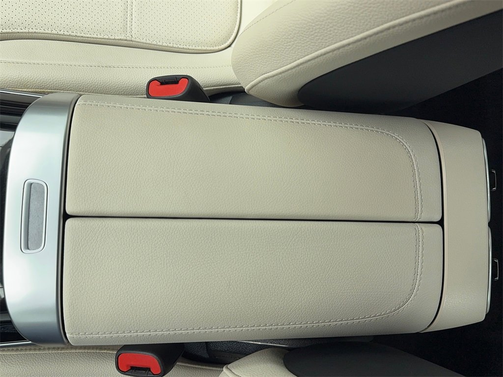 Used 2025 Mercedes-Benz C 300 Sedan image 37