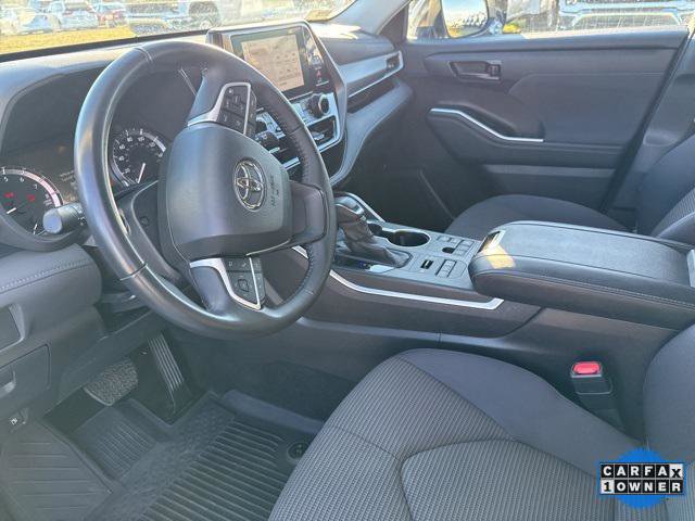 Certified 2024 Toyota Highlander LE image 3