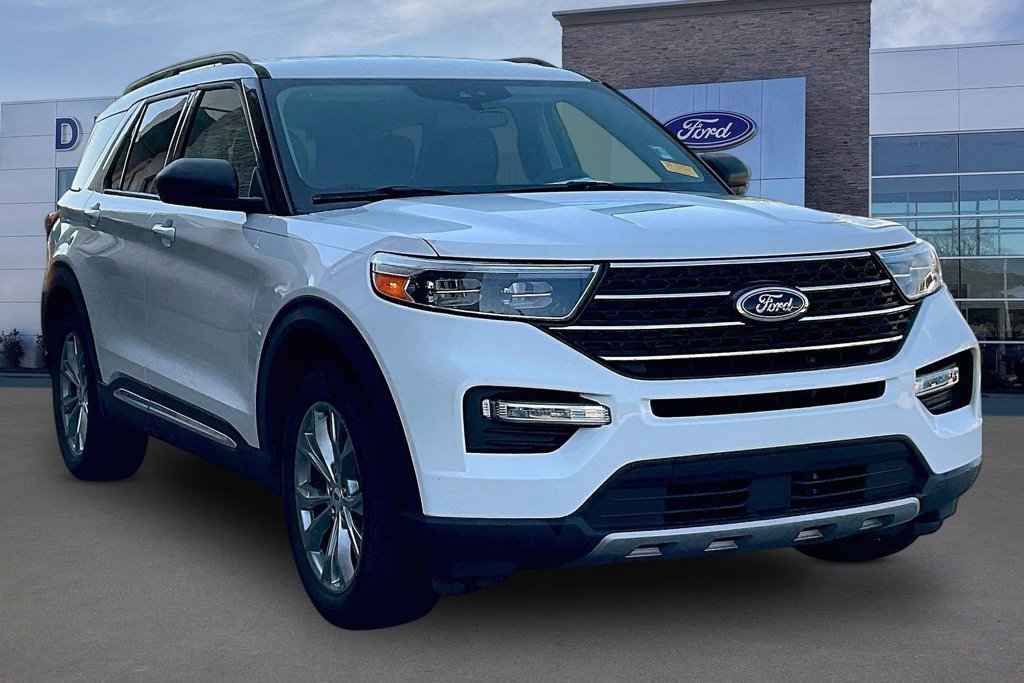 Certified 2023 Ford Explorer XLT RWD image 1