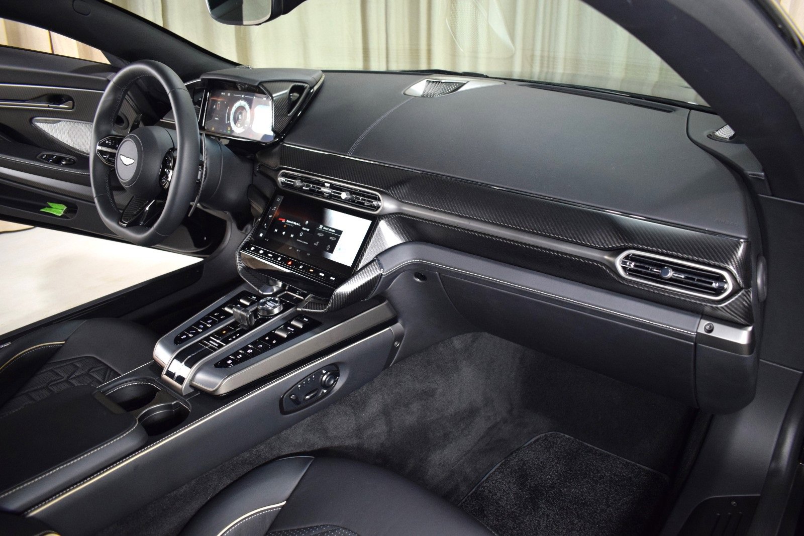 Used 2025 Aston Martin Vanquish image 21