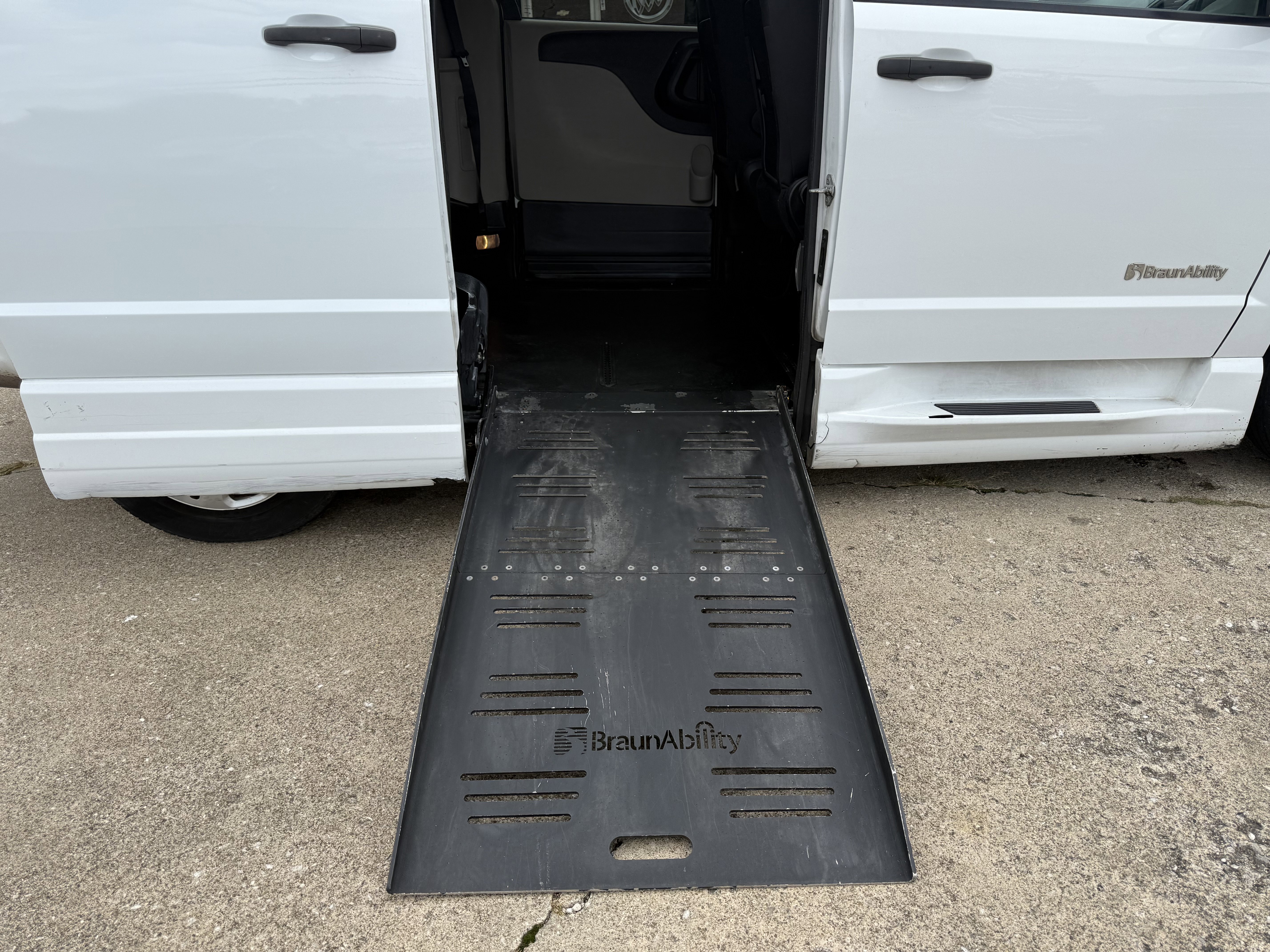 Used 2019 Dodge Grand Caravan SE image 30