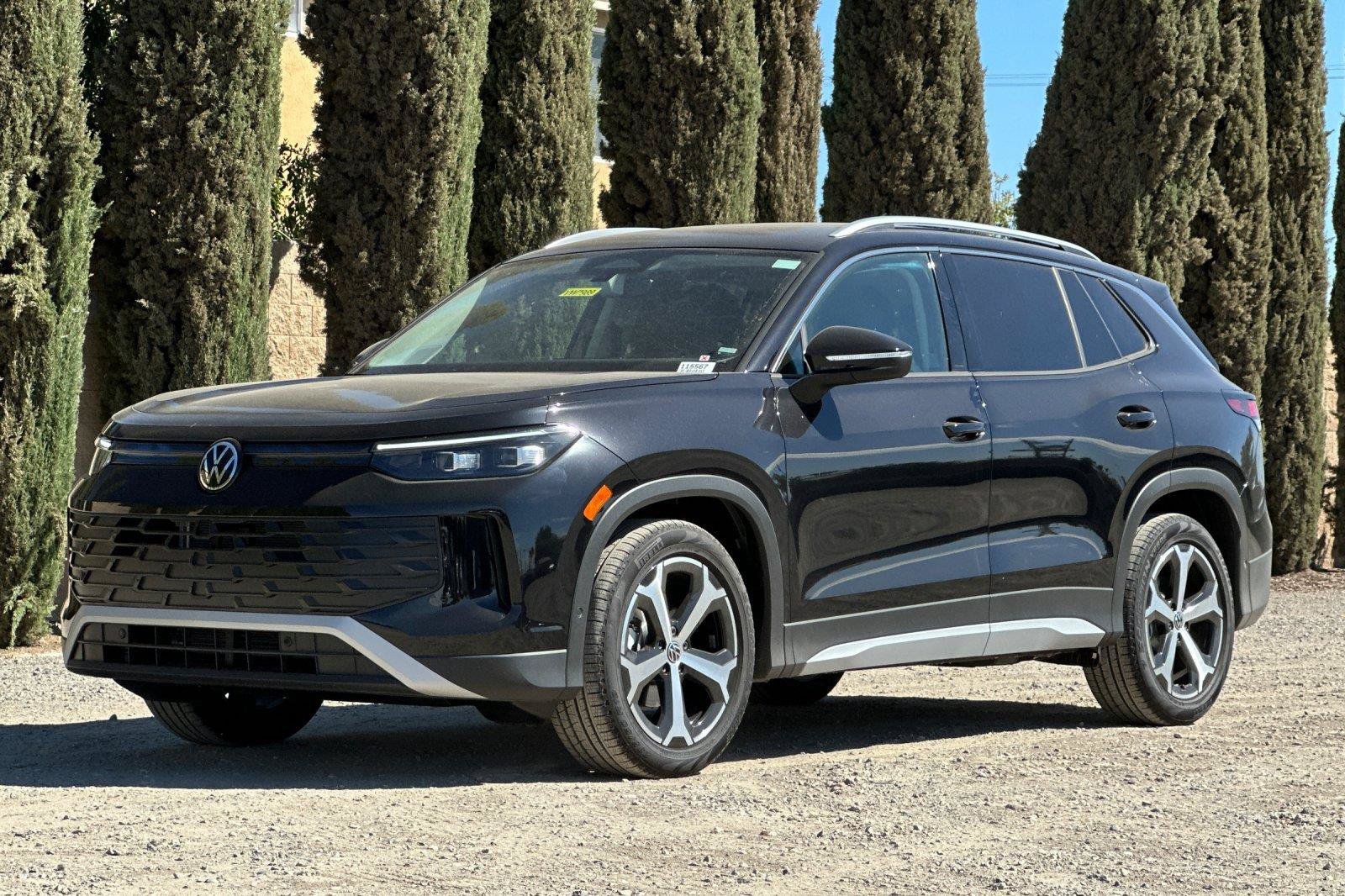 New 2026 Volkswagen Tiguan SE FWD image 8