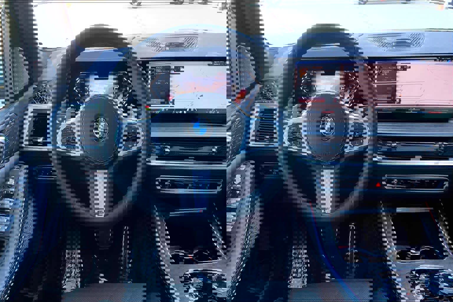 Used 2024 BMW X7 xDrive40i w/ M Sport Package image 5