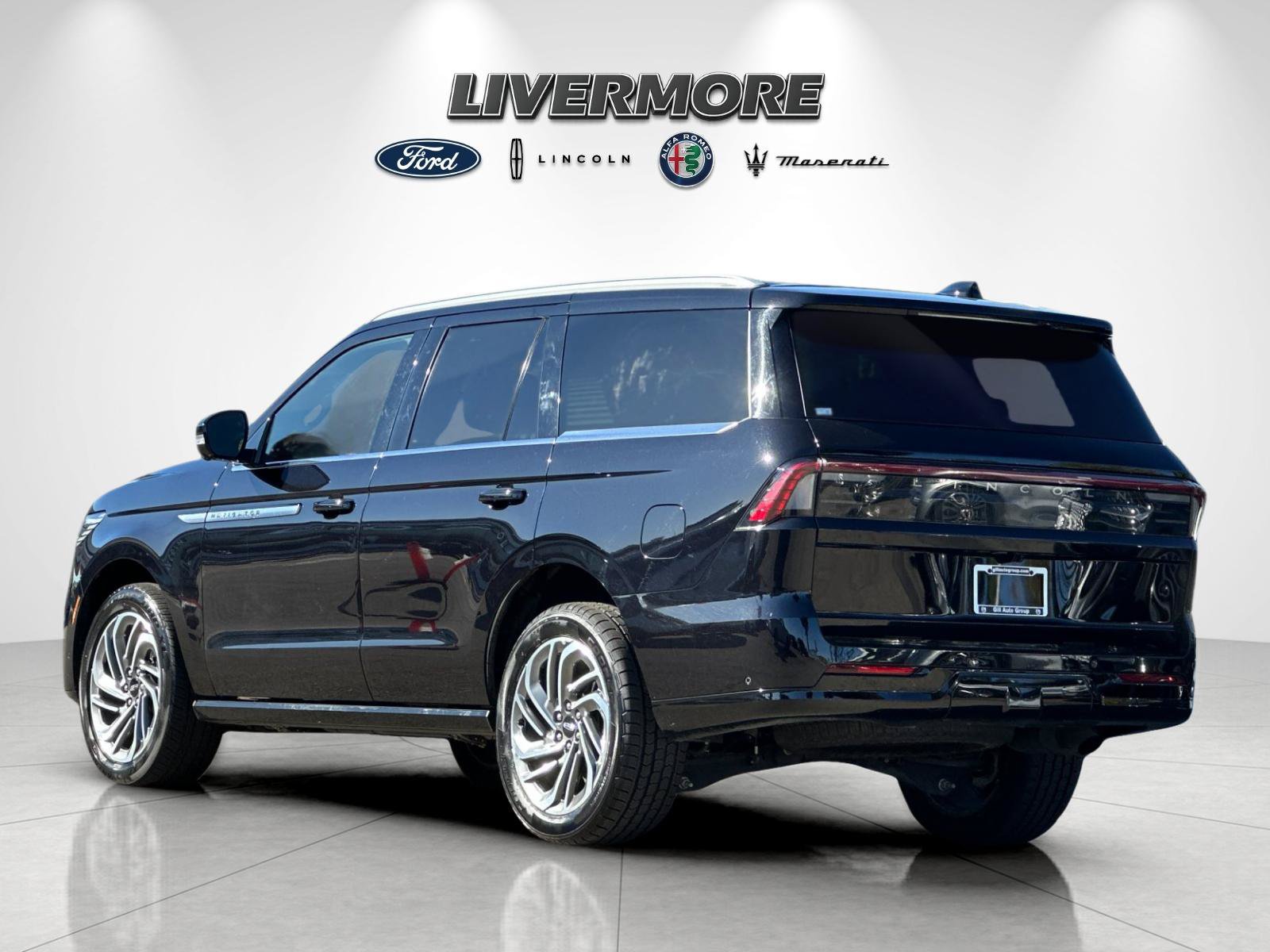 Certified 2025 Lincoln Navigator Reserve AWD/4WD image 5