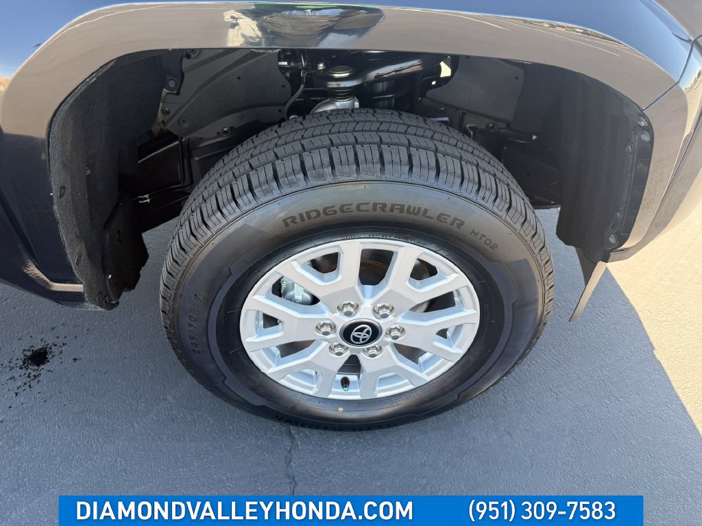 Used 2025 Toyota Tacoma SR5 AWD/4WD image 27