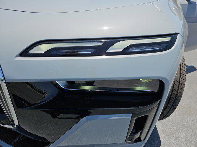 New 2025 BMW 750e xDrive w/ Premium Package image 32