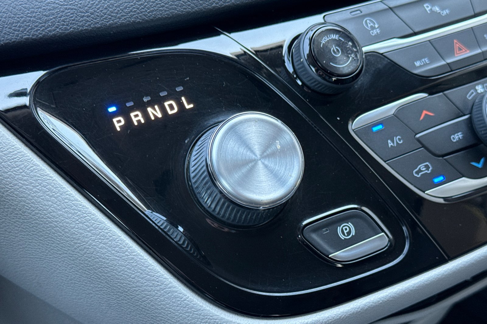 Used 2018 Chrysler Pacifica Touring-L FWD image 22