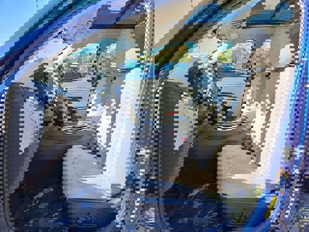 Used 2022 Hyundai Sonata Limited w/ Winter Weather Package image 11