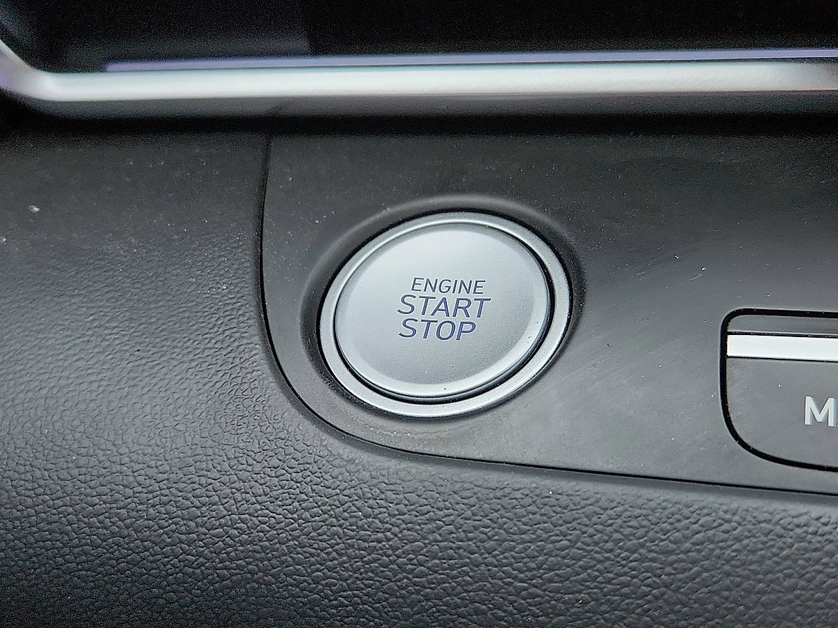 Used 2024 Hyundai Elantra Blue image 10