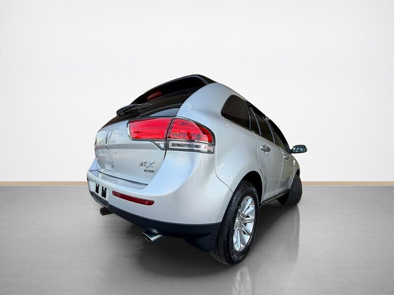 Used 2012 Lincoln MKX AWD image 4