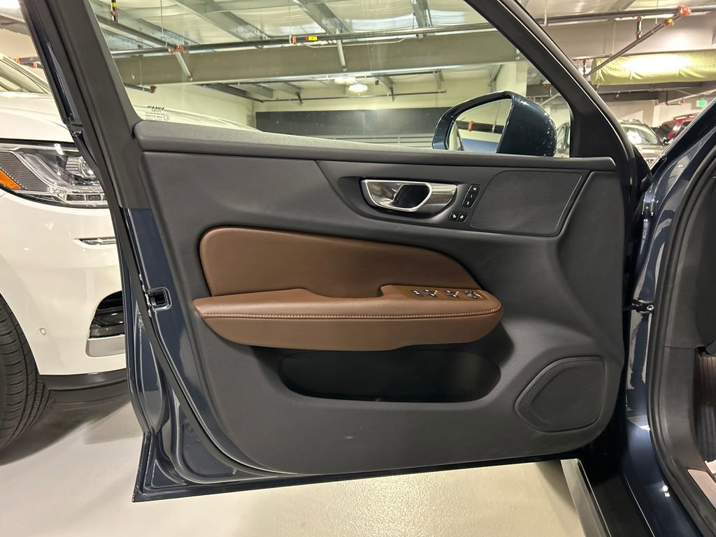 Certified 2025 Volvo V60 B5 Cross Country Plus AWD/4WD image 10