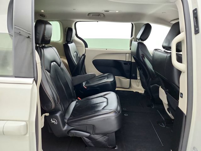 Used 2017 Chrysler Pacifica Touring-L w/ Tire & Wheel Group FWD image 23