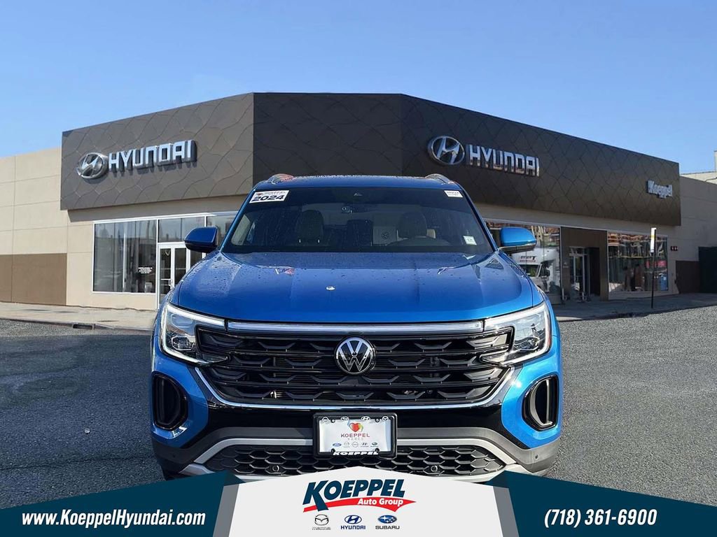 Used 2024 Volkswagen Atlas Cross Sport SE image 2