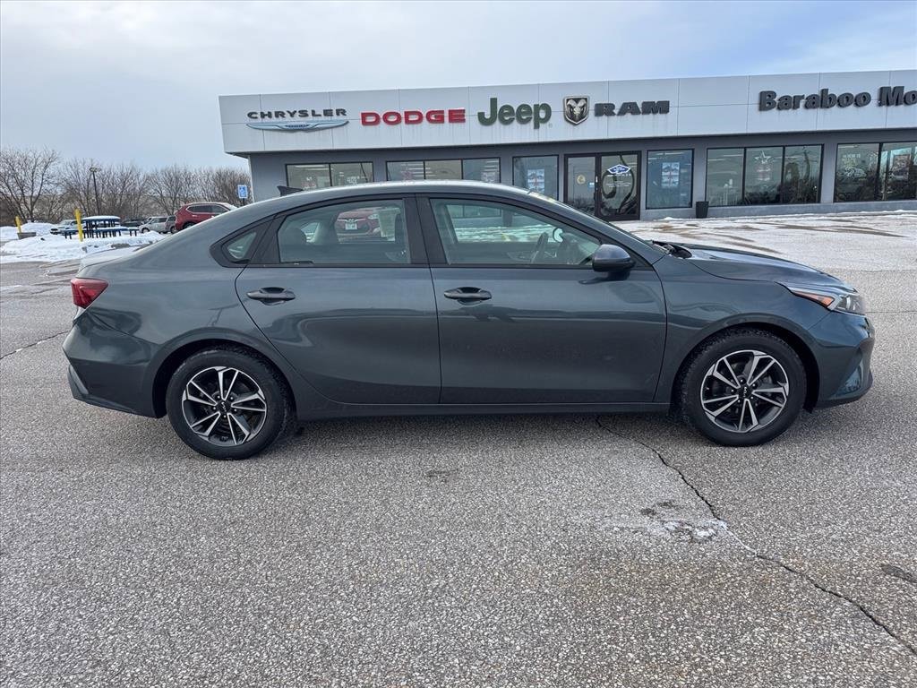 Used 2022 Kia Forte LXS image 2