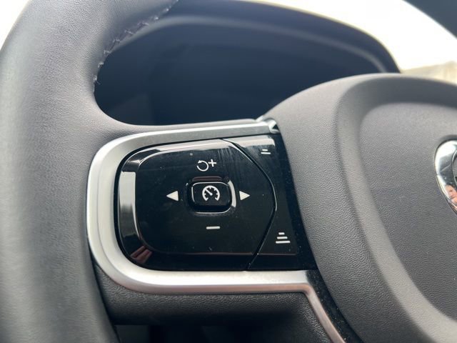 Certified 2025 Volvo XC60 B5 Plus image 31
