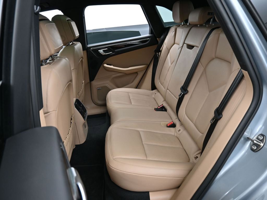 Certified 2022 Porsche Macan image 24